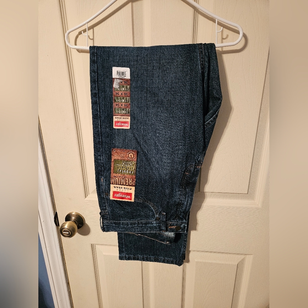 Wrangler Men's Dark Blue Relaxed Jeans